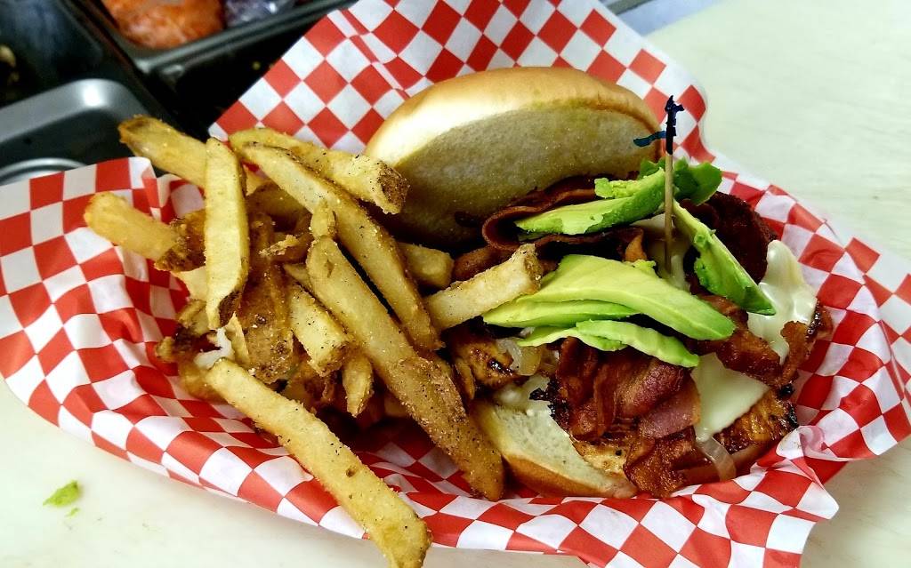 Texas Style Burgers & Wings | restaurant | 1831 Brown Blvd #110, Arlington, TX 76006, USA | 8172751125 OR +1 817-275-1125