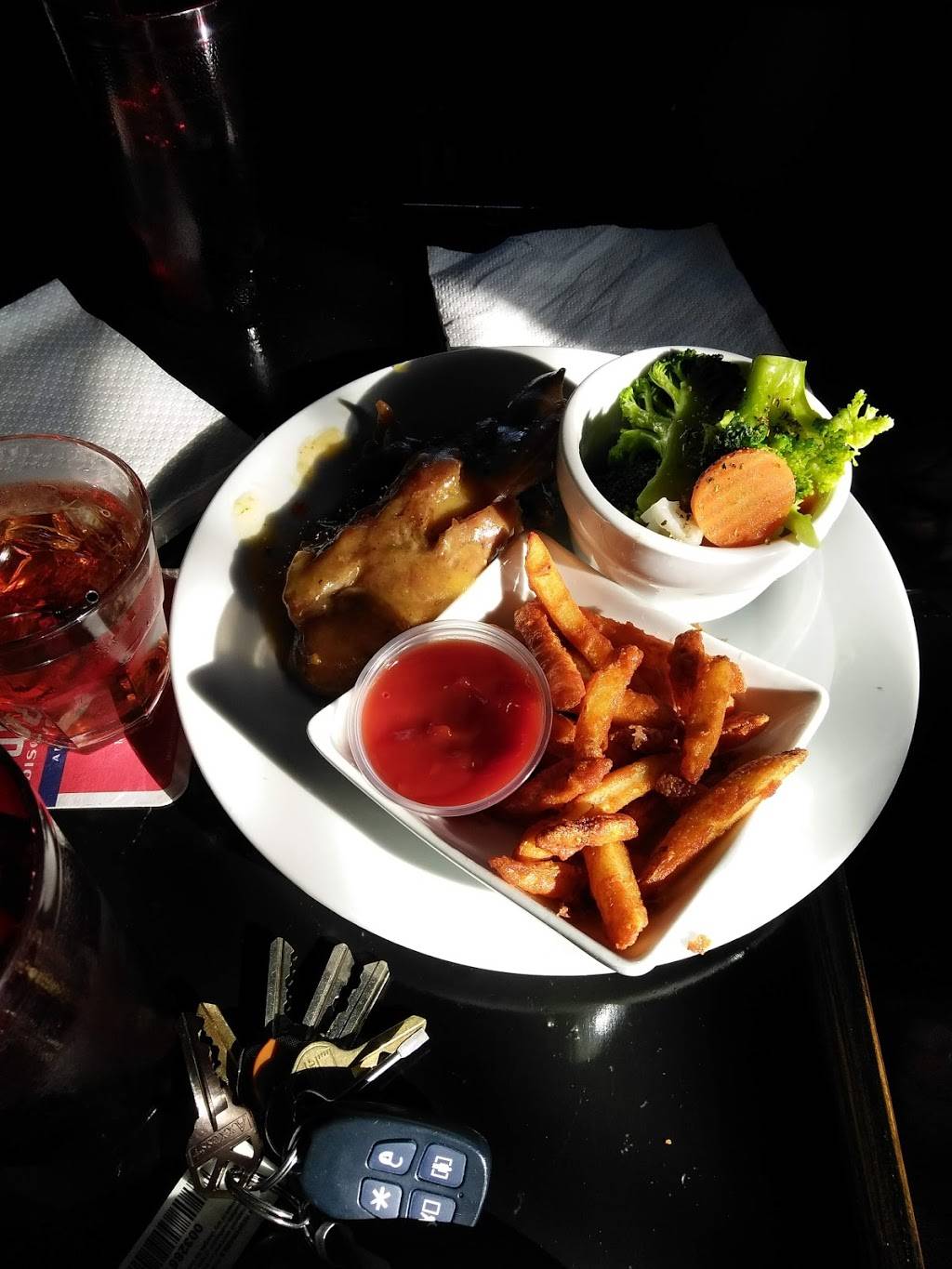 DSquared Bistro | restaurant | 2811 E Prairie Ave, St. Louis, MO 63113, USA | 3144058015 OR +1 314-405-8015