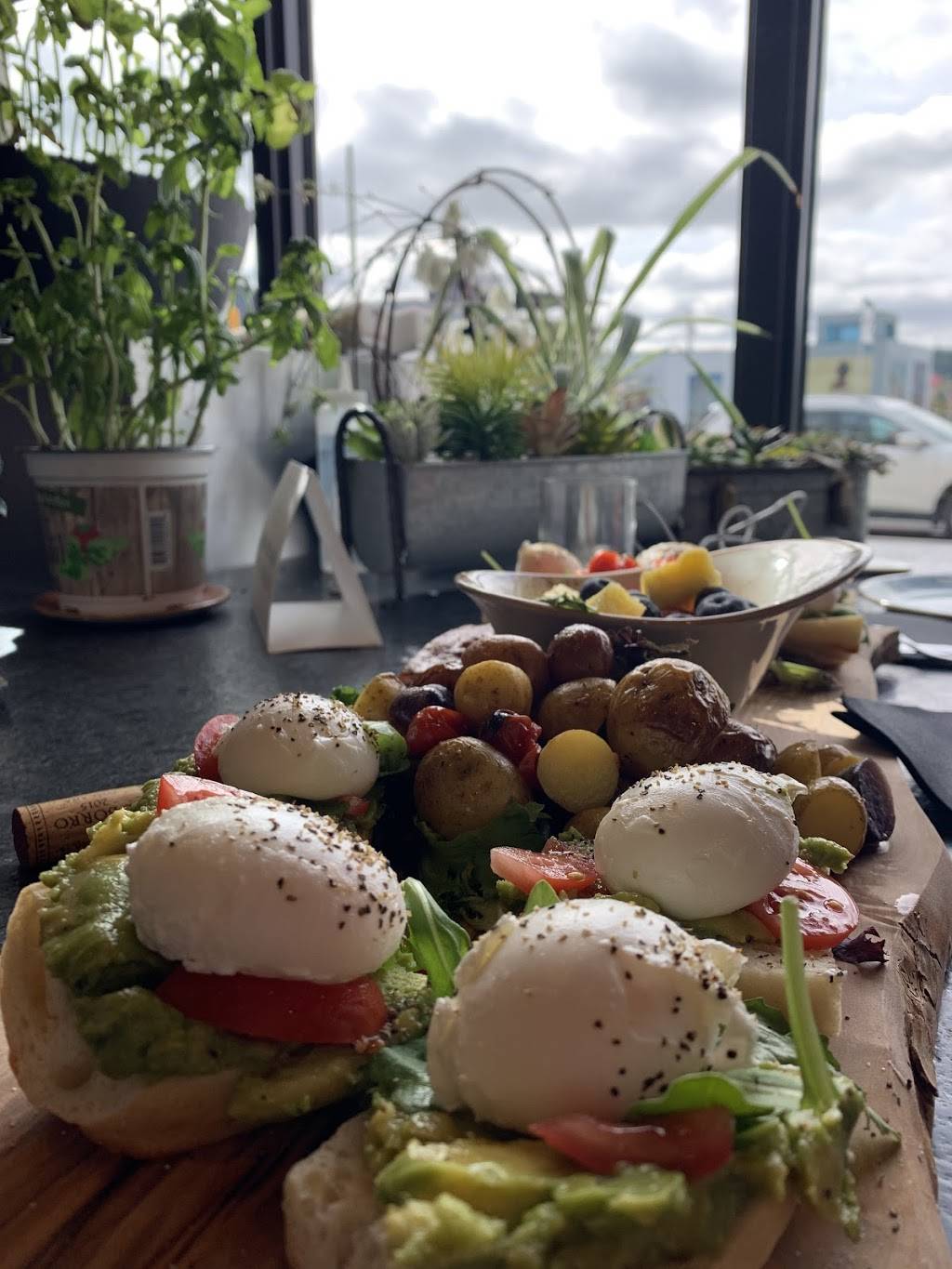 The Olive Board Charcuterie & Wine Bar | restaurant | 376 Winston Rd, Grimsby, ON L3M 0H2, Canada | 9059029463 OR +1 905-902-9463