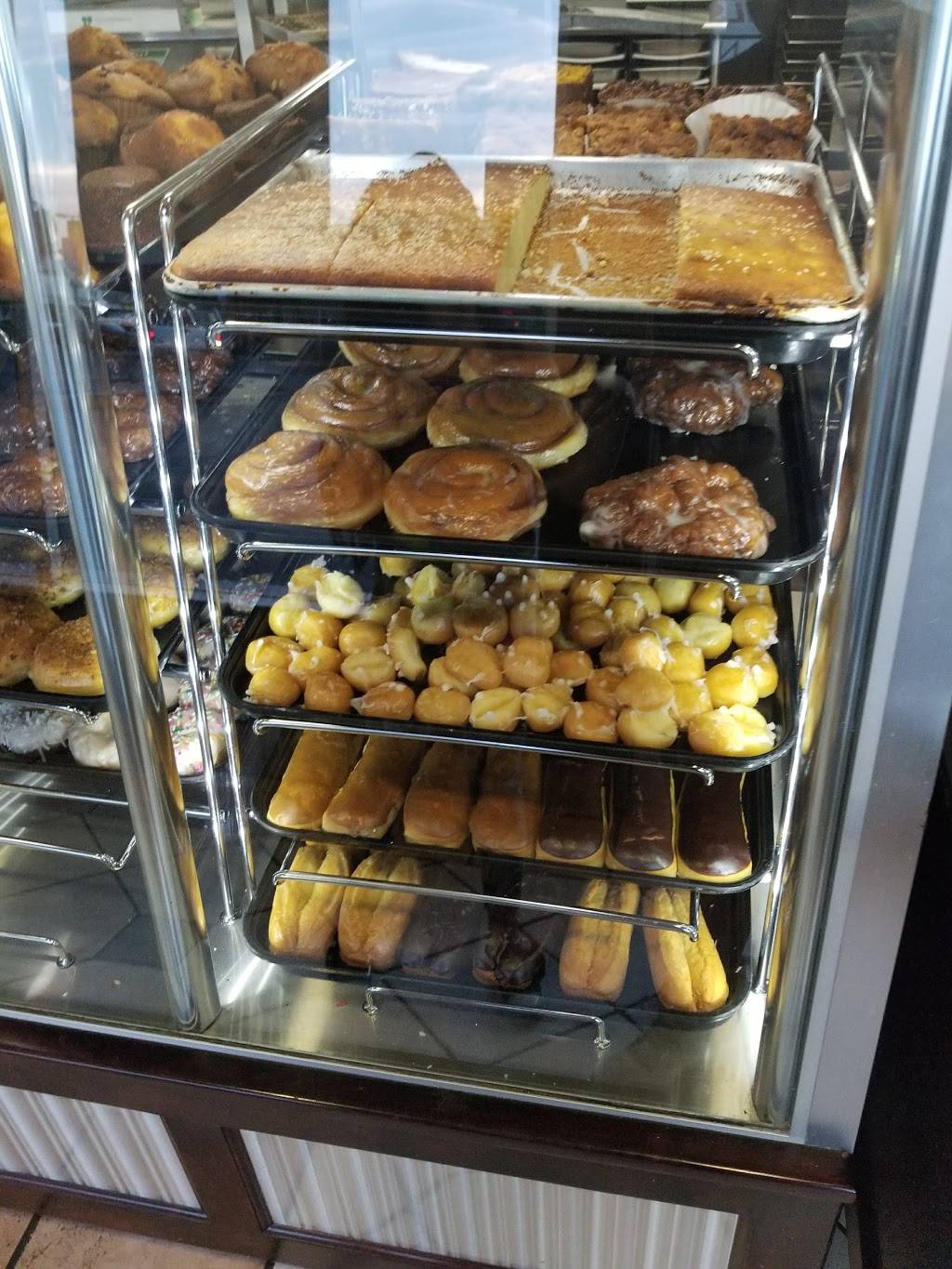Yum Yum Donuts | cafe | 14425 Sherman Way, Van Nuys, CA 91405, USA | 8189897074 OR +1 818-989-7074