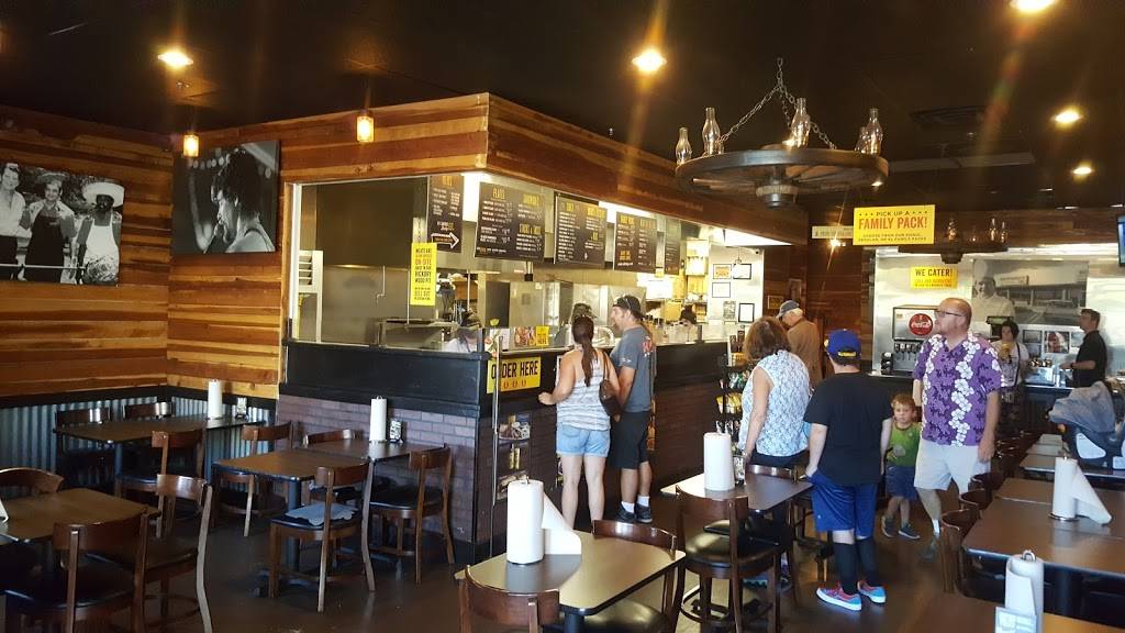 Dickeys Barbecue Pit | restaurant | 29273 Central Ave, Lake Elsinore, CA 92532, USA | 9512497977 OR +1 951-249-7977