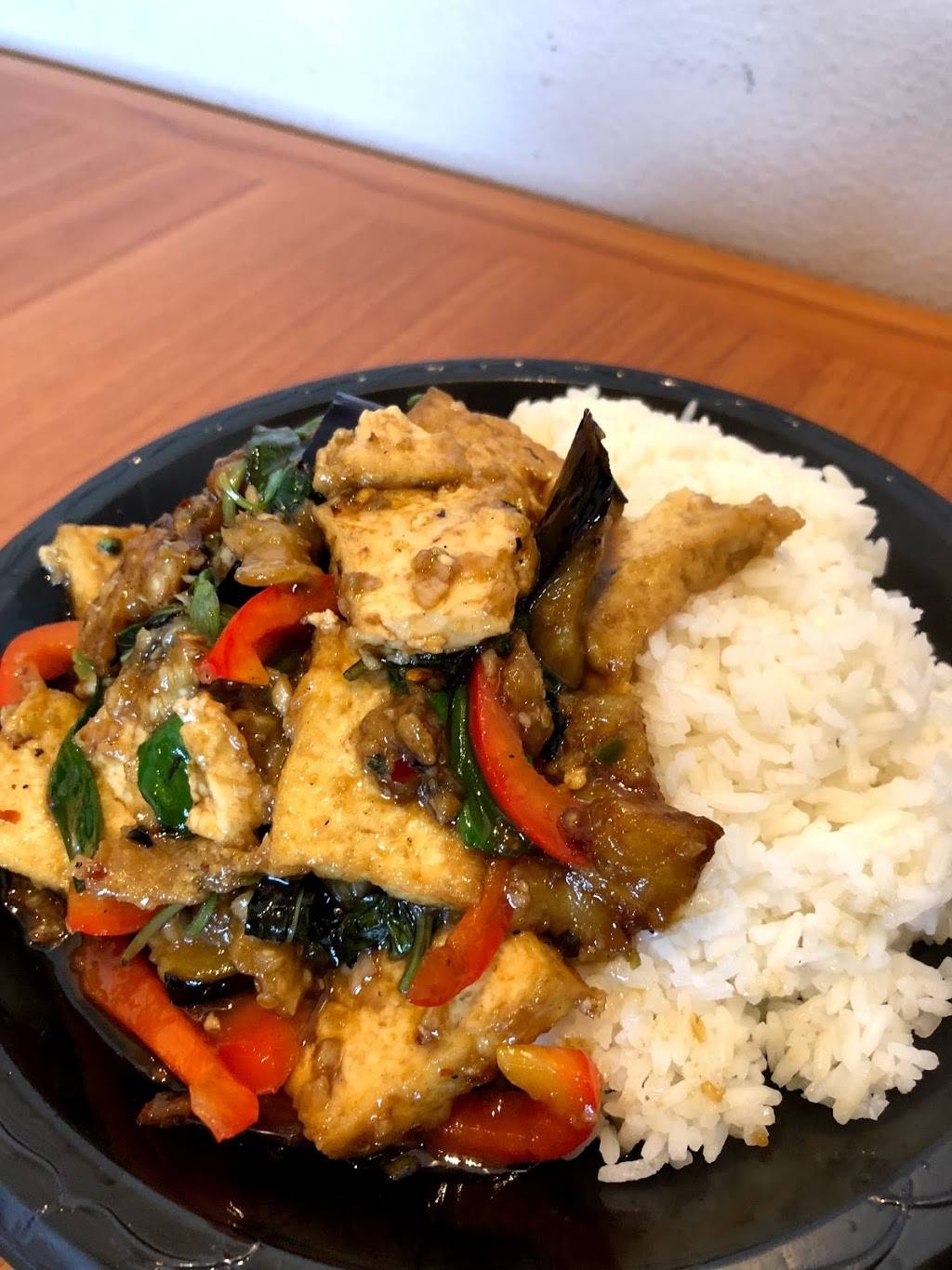 MaDee Thai Kitchen | restaurant | 401 E 17th St, Costa Mesa, CA 92627, USA | 9496312731 OR +1 949-631-2731