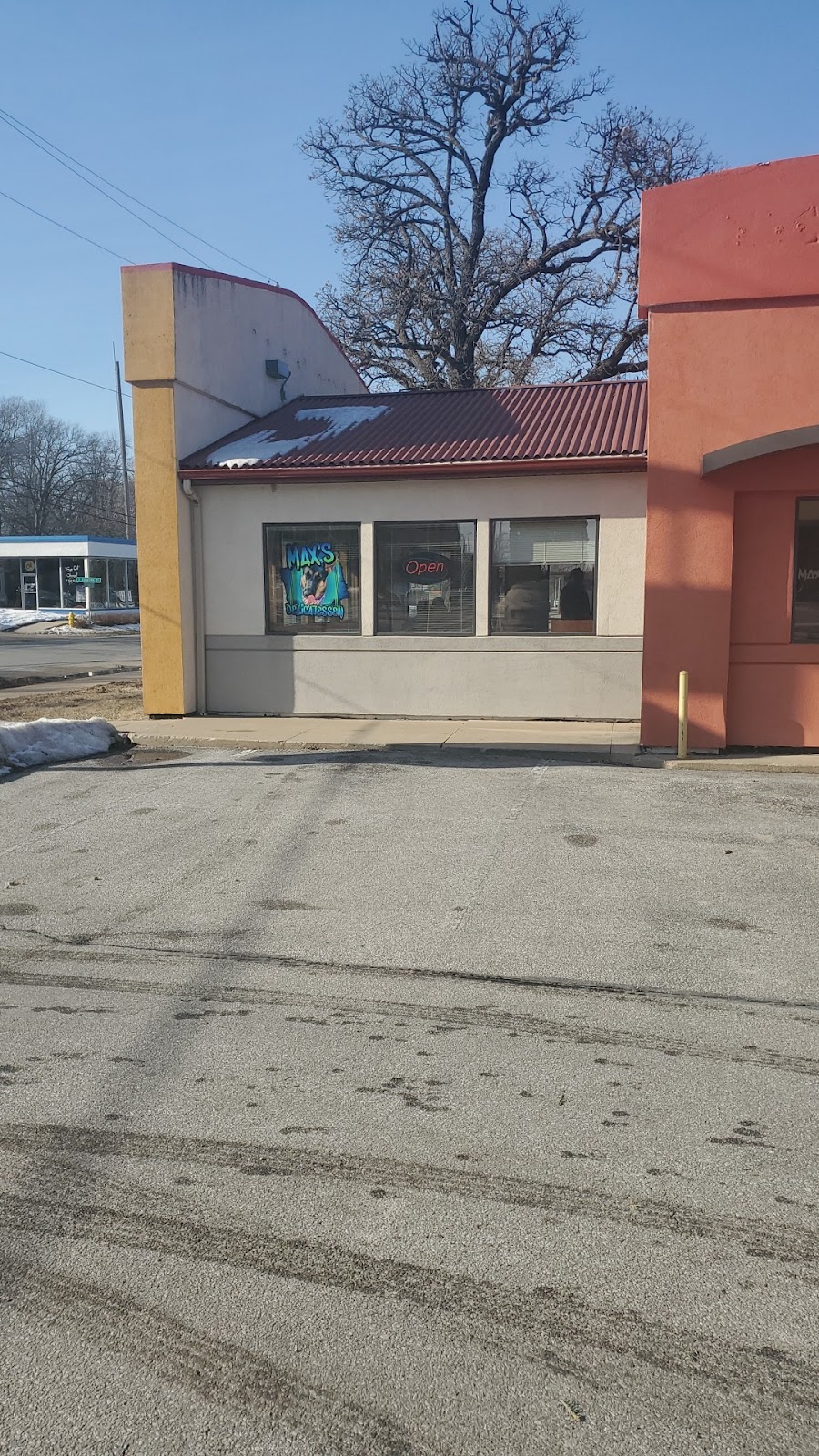 Maxs Delicatessen | restaurant | 905 Gilbert St, Charles City, IA 50616, USA | 6417151121 OR +1 641-715-1121