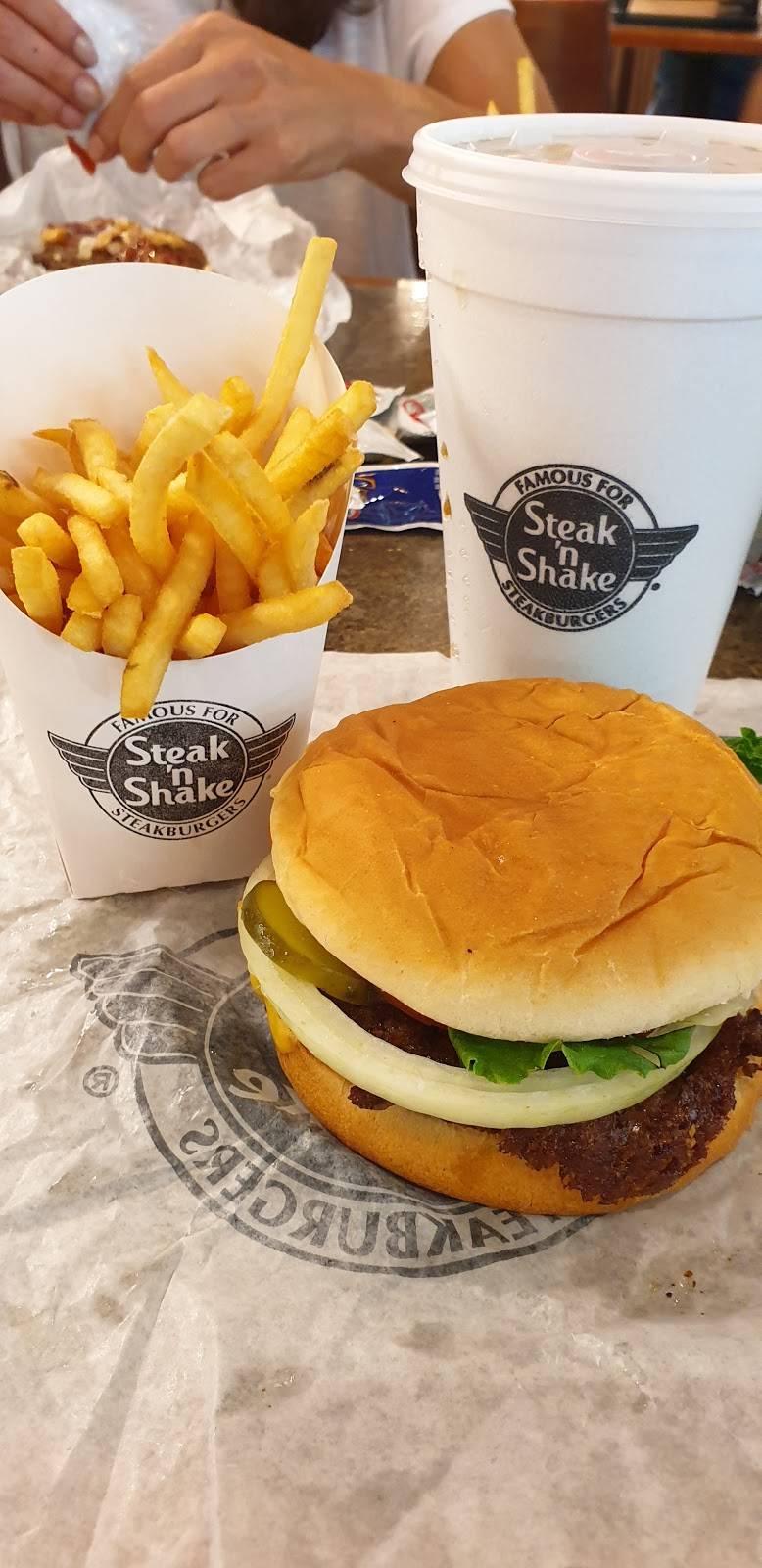 Steak n Shake | restaurant | 9800 Airport Blvd, San Antonio, TX 78216, USA | 2108328037 OR +1 210-832-8037