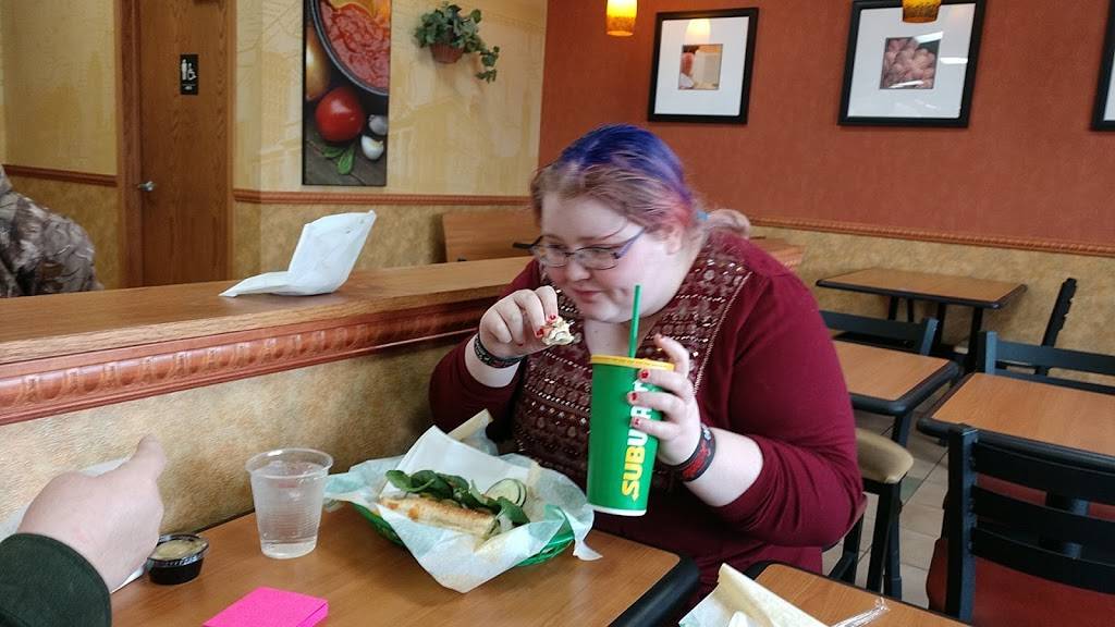 Subway | restaurant | 501 S Carpenter Ave, Kingsford, MI 49802, USA | 9067795293 OR +1 906-779-5293