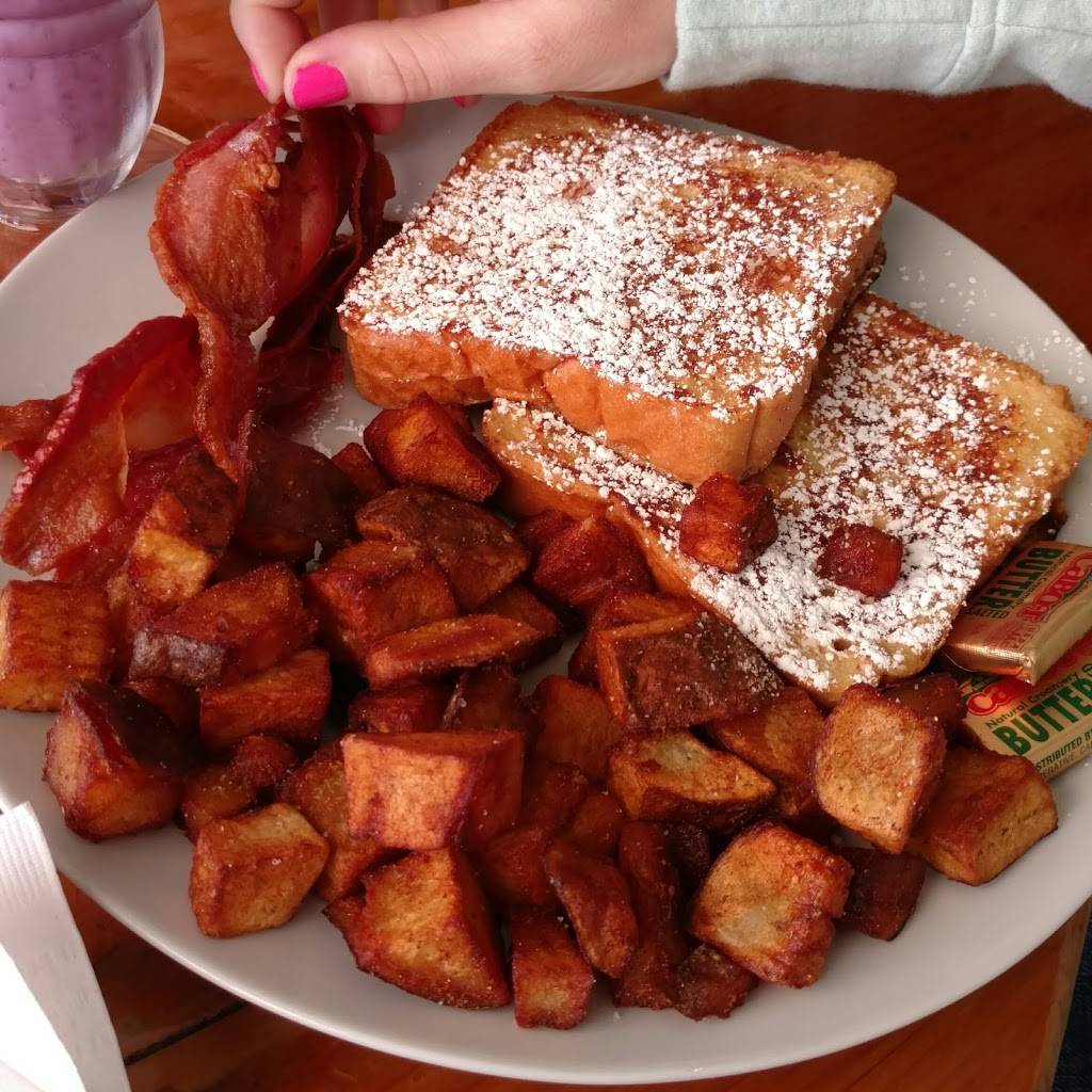 Waves Restaurant | restaurant | 43 Commercial St, Boothbay Harbor, ME 04538, USA | 2073156021 OR +1 207-315-6021