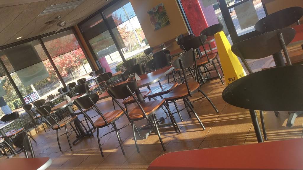 Jack in the Box | restaurant | 10525 Mallard Creek Rd, Charlotte, NC 28262, USA | 7045490522 OR +1 704-549-0522