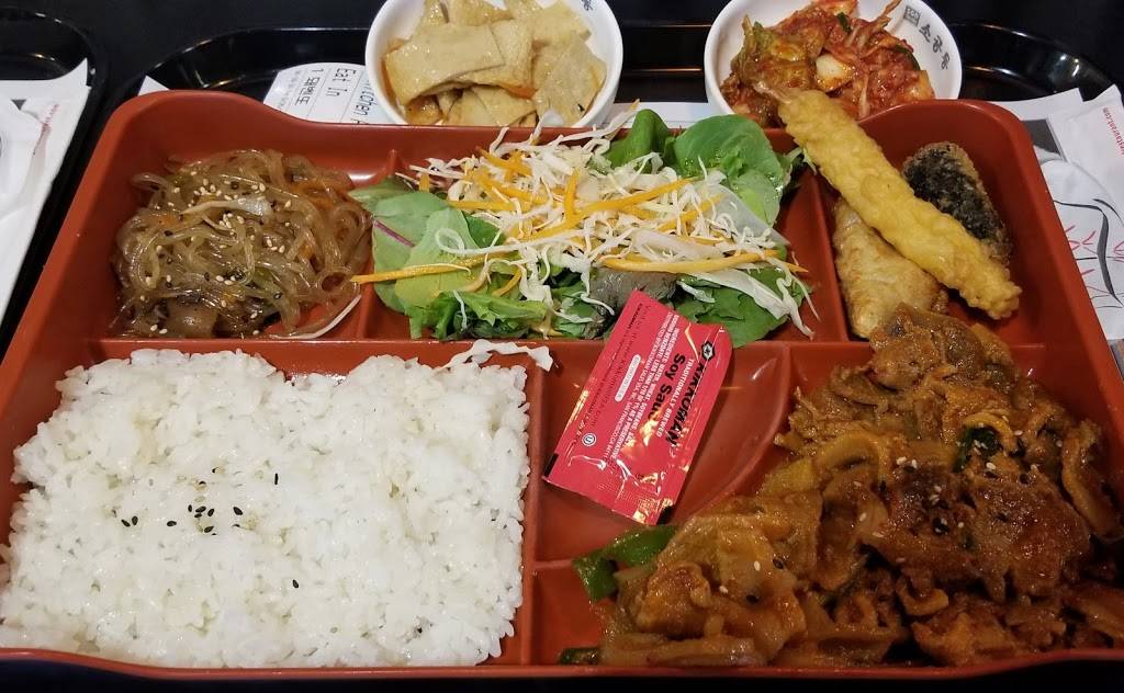 SGD Dubu Tofu & Korean BBQ | restaurant | 711 W Jackson Blvd, Chicago, IL 60661, USA | 7733628702 OR +1 773-362-8702