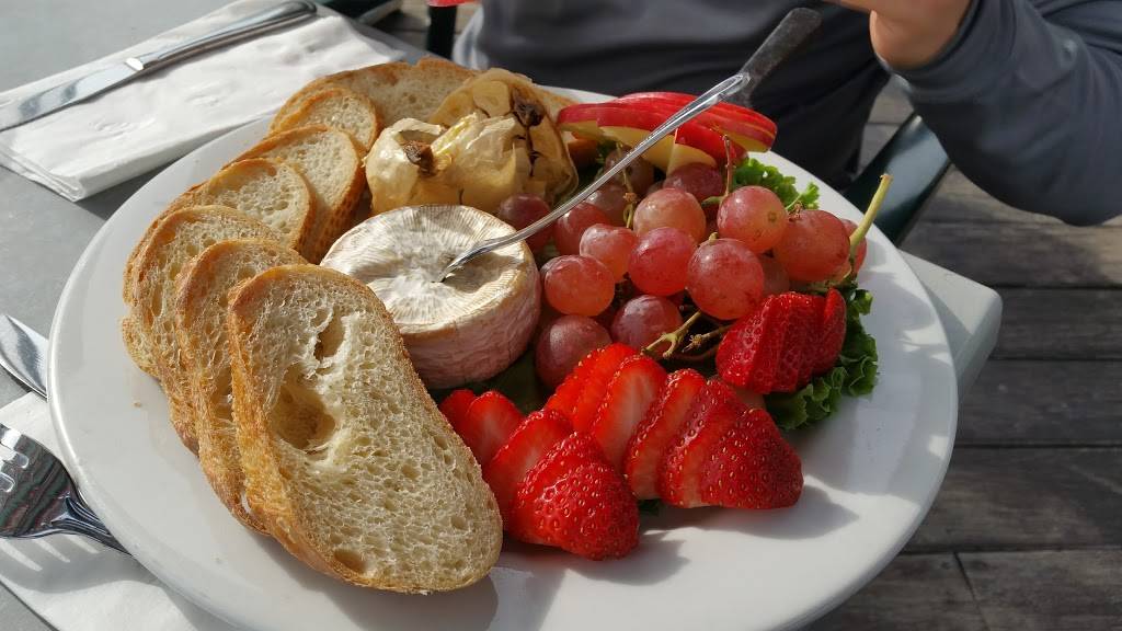 Ideal Bar & Grill | restaurant | 106 Beach St, Santa Cruz, CA 95060, USA | 8314235271 OR +1 831-423-5271