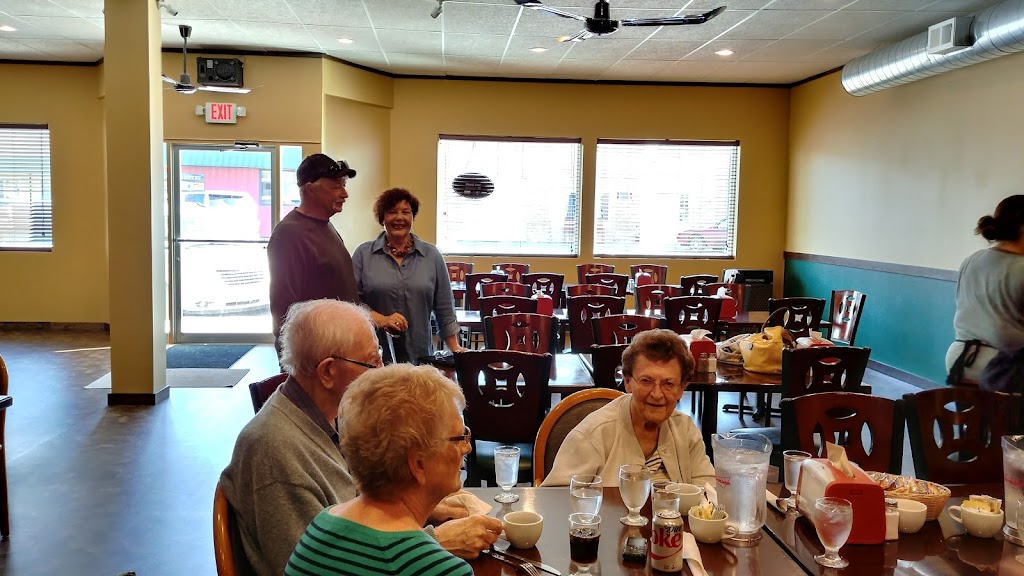 Roosters | restaurant | 221 S 5th St, Menno, SD 57045, USA | 6053875558 OR +1 605-387-5558