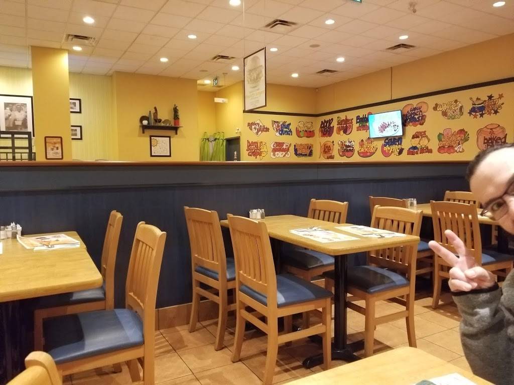 Cora | restaurant | 280 W Hunt Club Rd #5, Ottawa, ON K2E 0B7, Canada | 6132628511 OR +1 613-262-8511