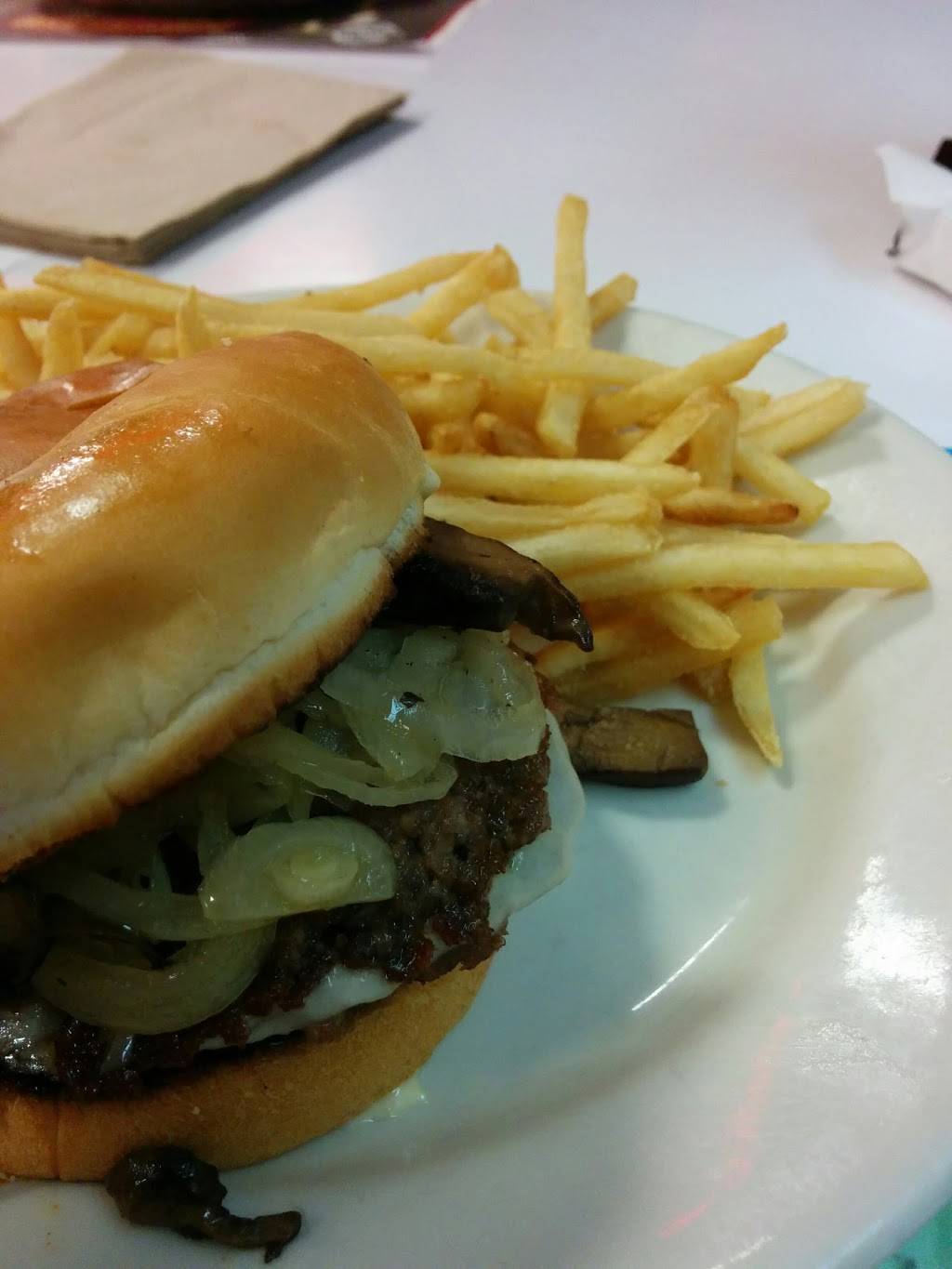 Steak n Shake | restaurant | 7930 E Washington St, Indianapolis, IN 46219, USA | 3173591102 OR +1 317-359-1102