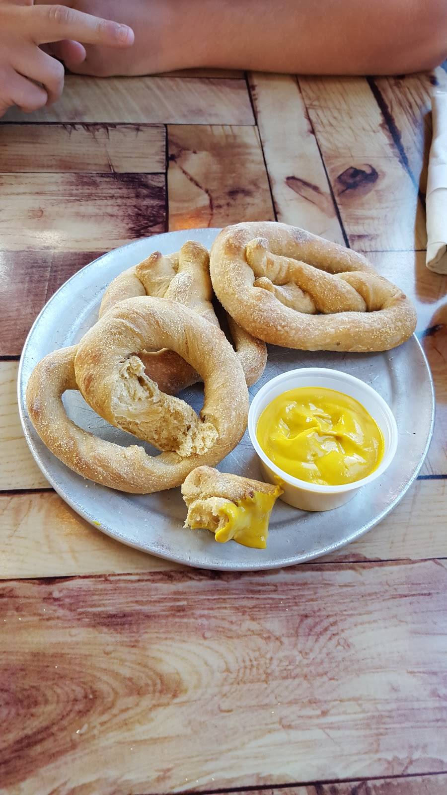 Mellow Mushroom | meal takeaway | 2485 Parkway, Pigeon Forge, TN 37863, USA | 8652862229 OR +1 865-286-2229