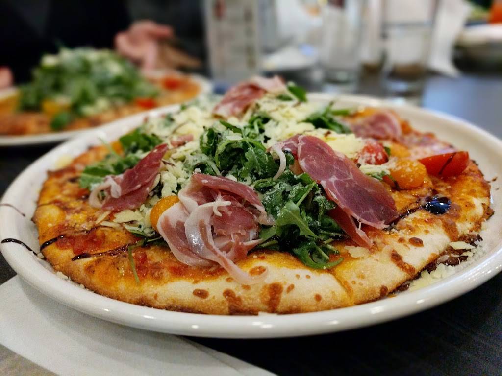 Elio Pizzeria | restaurant | 351 Rue de Bellechasse, Montréal, QC H2S 1X1, Canada | 5142765341 OR +1 514-276-5341