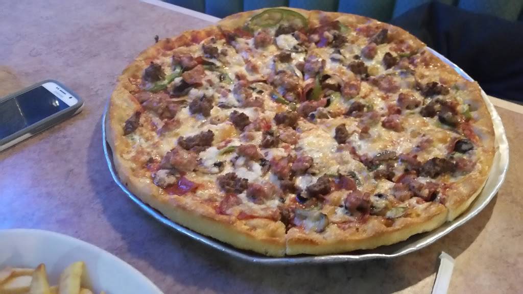 Captains Pizza House | restaurant | 4050 Main St, Bridgeport, CT 06606, USA | 2033710470 OR +1 203-371-0470