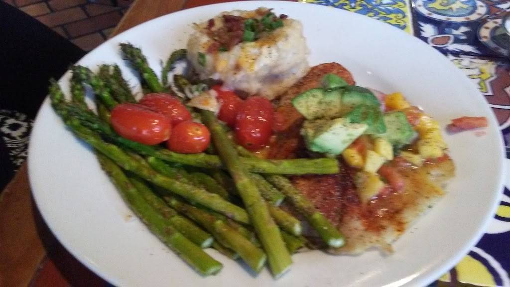 Chilis Grill & Bar | meal takeaway | 240 Danada Square W, Wheaton, IL 60189, USA | 6306902334 OR +1 630-690-2334