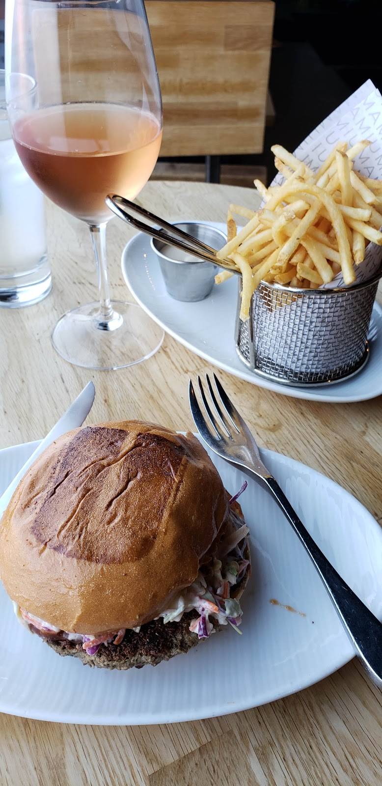 Umami Burger Costa Mesa | restaurant | 2981 Bristol St B-2, Costa Mesa, CA 92626, USA | 7149578626 OR +1 714-957-8626