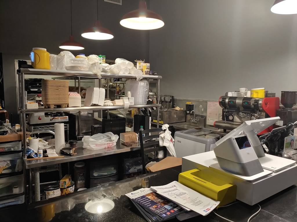 Muncheez | restaurant | 6640 Collins Ave, Miami Beach, FL 33141, USA | 3058688282 OR +1 305-868-8282