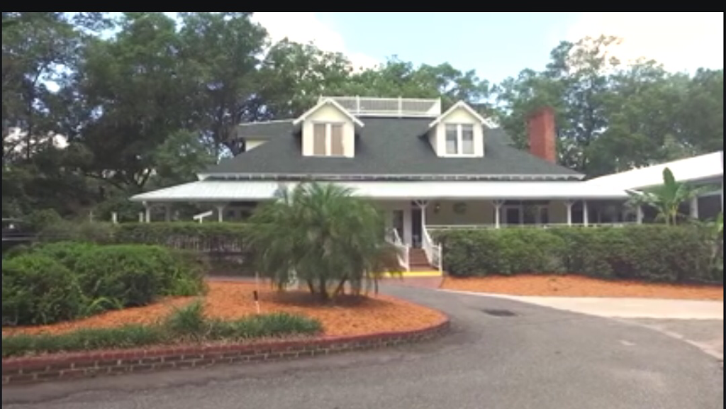 The Hilltop Restaurant | restaurant | 2030 Wells Rd, Orange Park, FL 32073, USA | 9042725959 OR +1 904-272-5959