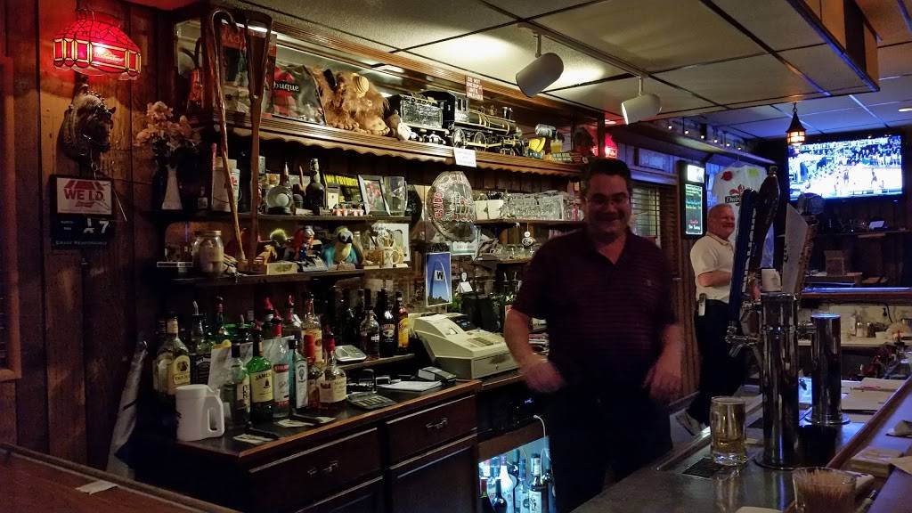 Buddys Clubhouse | restaurant | 2364 Washington St, Dubuque, IA 52001, USA | 5635889932 OR +1 563-588-9932