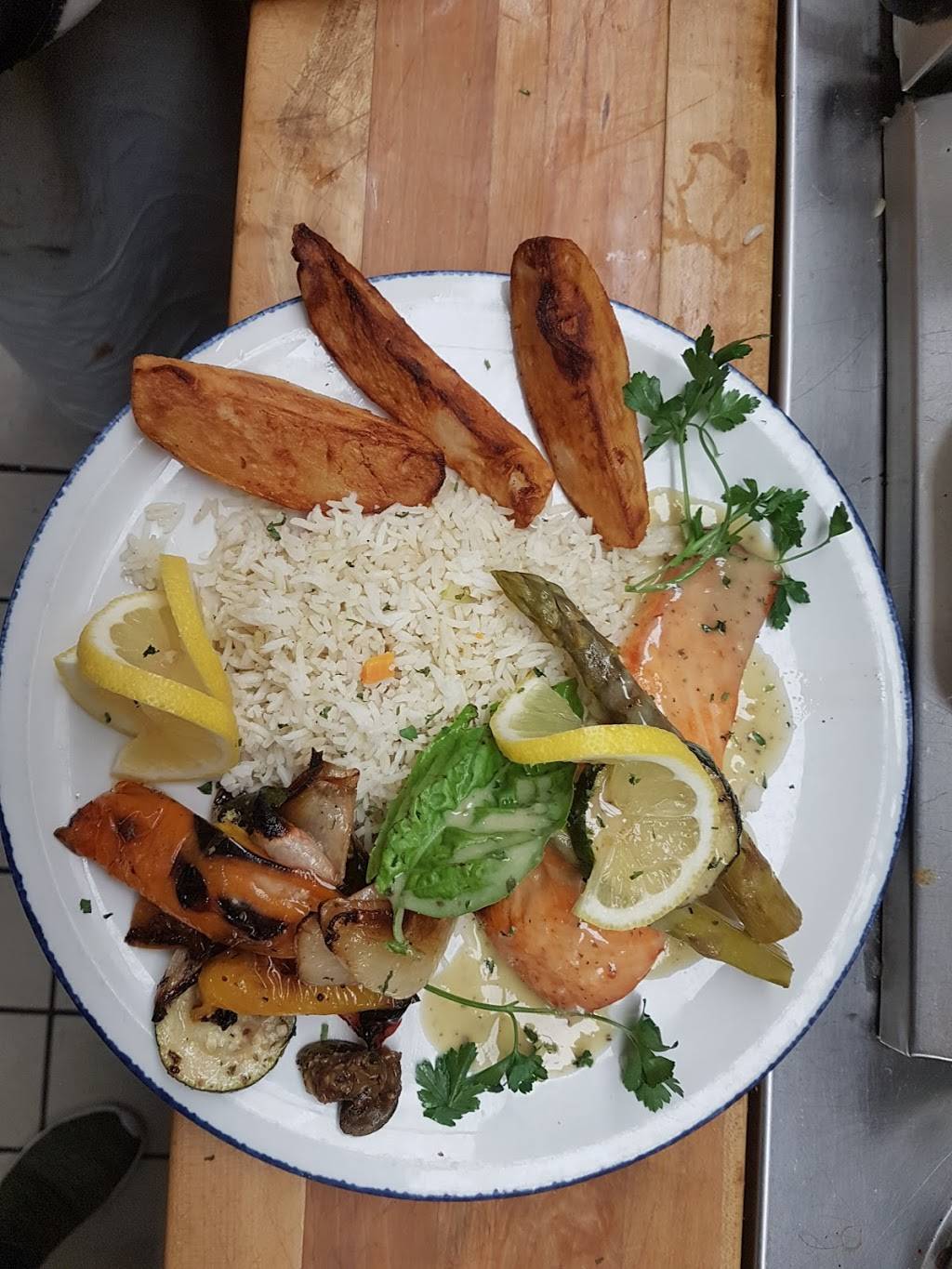 Restaurant Casa Vertoudos | restaurant | 5 Boul Henri-Bourassa O, Montréal, QC H3L 1M6, Canada | 5143312233 OR +1 514-331-2233