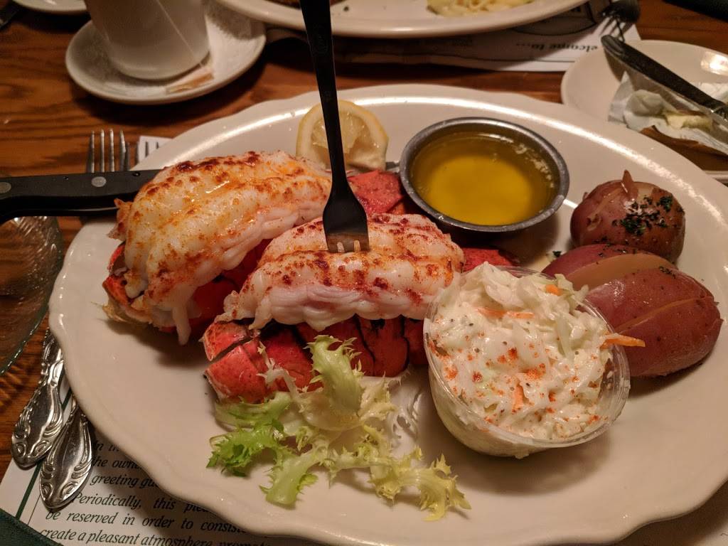 The Range Line Inn | restaurant | 2635 W Mequon Rd, Mequon, WI 53092, USA | 2622420530 OR +1 262-242-0530