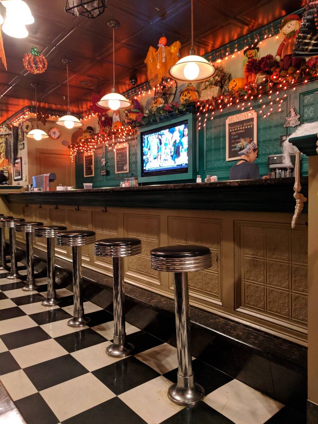 Mundays | restaurant | 259 Main St, Huntington, NY 11743, USA | 6314213553 OR +1 631-421-3553