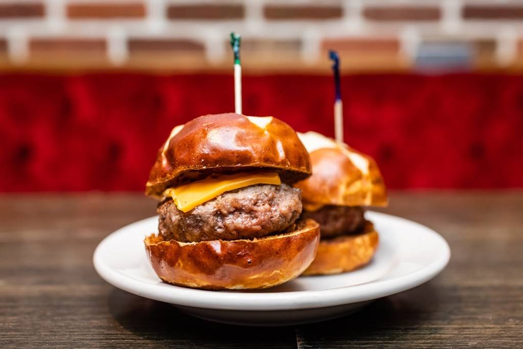 Brooklyn Brewhouse | restaurant | 229 Duffield St, Brooklyn, NY 11201, USA | 7182547813 OR +1 718-254-7813