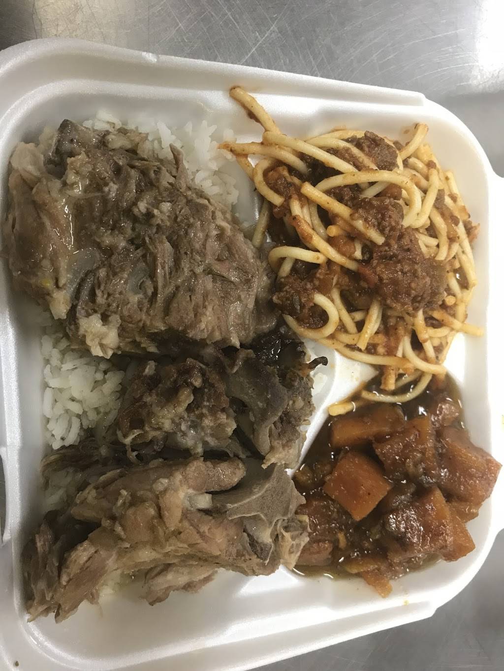 Vivians Down Home Cooking | restaurant | 253 Tillman St, Memphis, TN 38112, USA | 9015675577 OR +1 901-567-5577