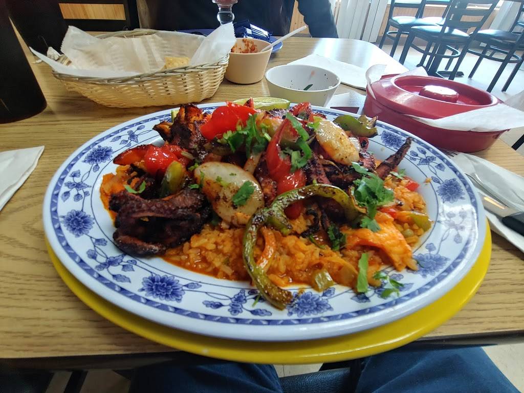 El Tsunami | restaurant | 2222 South 13th Street, Milwaukee, WI 53215, USA | 4142557791 OR +1 414-255-7791