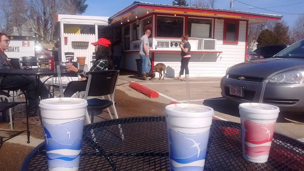 Wega Drive-In | restaurant | 417 W Main St, Weyauwega, WI 54983, USA | 9208673050 OR +1 920-867-3050