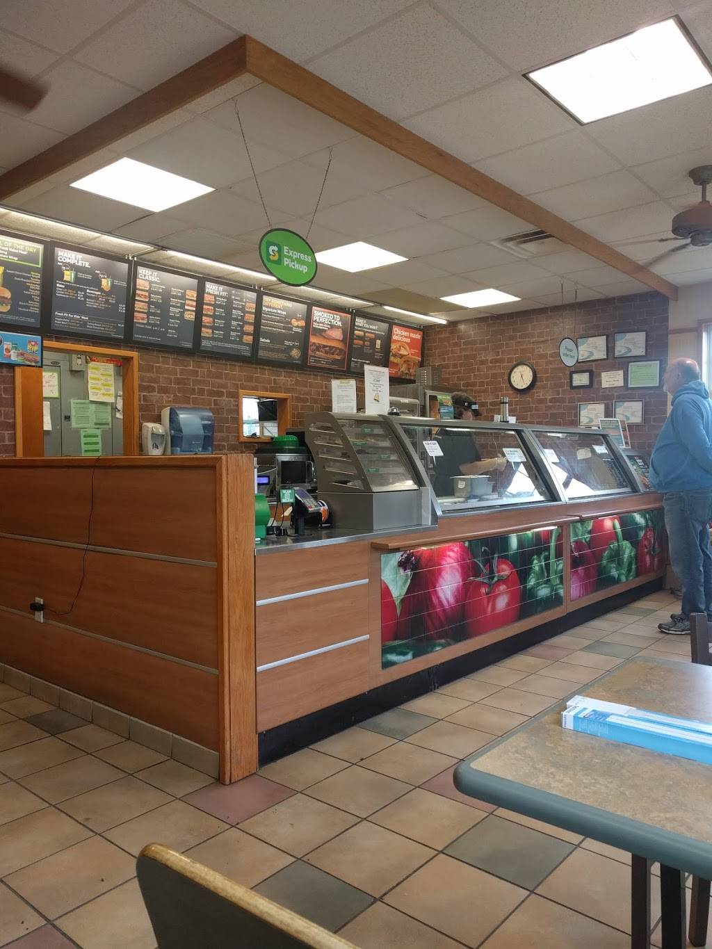 Subway | restaurant | 1025 Main Rd, Holden, ME 04429, USA | 2078430463 OR +1 207-843-0463