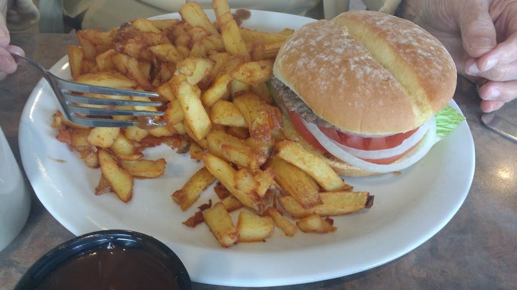 The Clubhouse at Baldoon | restaurant | 7018 Dufferin Ave, Wallaceburg, ON N8A 4M8, Canada | 5196272366 OR +1 519-627-2366