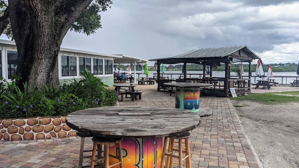 The Rivers Edge Bar and Grill | restaurant | 6226 Ohio Ave, Gibsonton, FL 33534, USA | 8136719196 OR +1 813-671-9196
