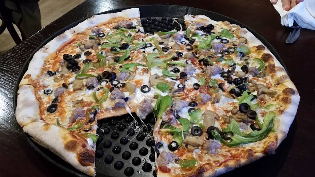 Fontas Pizza Restaurant | restaurant | 2400 8th Ave, Greeley, CO 80631, USA | 9703569200 OR +1 970-356-9200