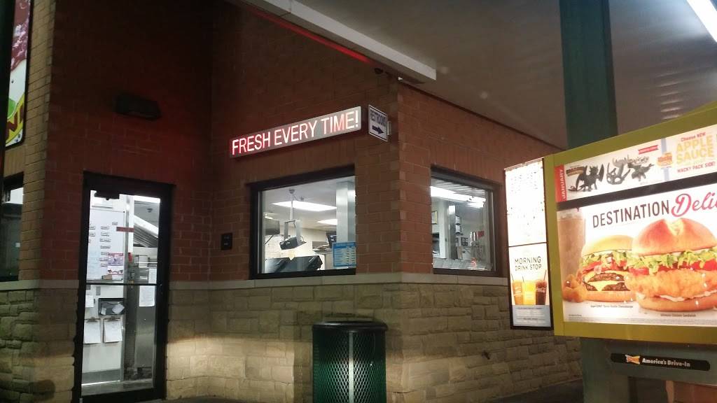 Sonic Drive-In | restaurant | 2213 E Maple St, North Canton, OH 44720, USA | 3302449558 OR +1 330-244-9558