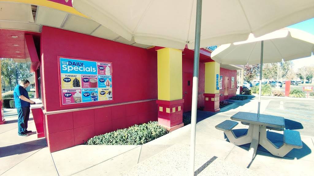 Wienerschnitzel | restaurant | 1175 E Walnut St, Ontario, CA 91761, USA | 9096731711 OR +1 909-673-1711