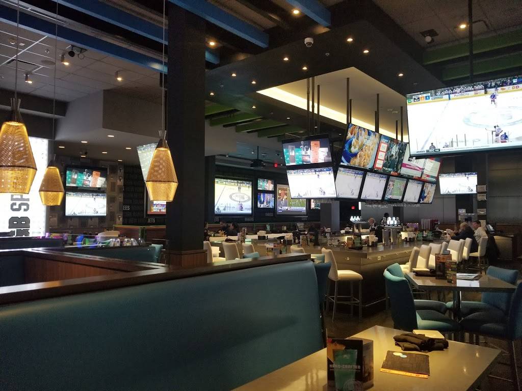 Dave & Busters | restaurant | 1 Sunrise Mall #2192, Massapequa, NY 11758, USA | 5168098511 OR +1 516-809-8511