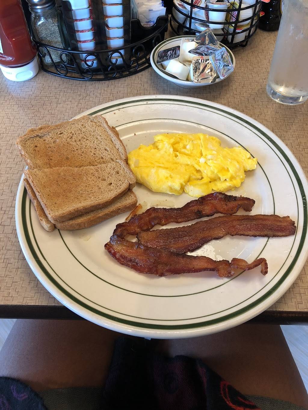 Red Olive Restaurant - Ferndale | restaurant | 750 W Nine Mile Rd, Ferndale, MI 48220, USA | 2489653935 OR +1 248-965-3935