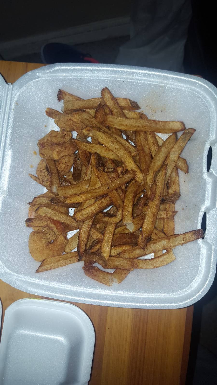 Big Burgzs | restaurant | 17627 E Warren Ave, Detroit, MI 48224, USA | 3136403956 OR +1 313-640-3956