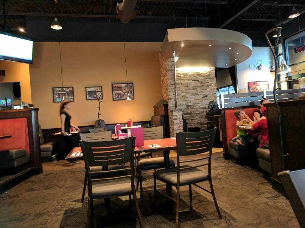 Boston Pizza | restaurant | 101 Boul Du, Boulevard Curé-Labelle, Sainte-Thérèse, QC J7E 2X6, Canada | 4504346060 OR +1 450-434-6060