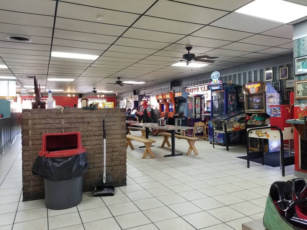 Country Burger | restaurant | 401 S Hampton Rd, Dallas, TX 75208, USA | 2143304743 OR +1 214-330-4743