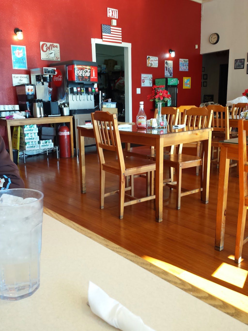 Theresas Family Restaurant | restaurant | 6306 San Fernando Rd, Glendale, CA 91201, USA | 7472212348 OR +1 747-221-2348