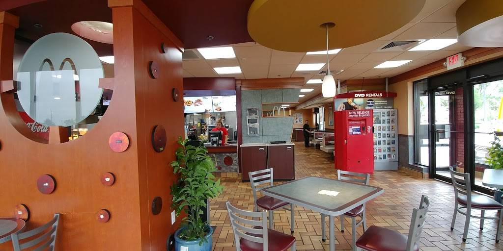 McDonalds | cafe | 2705 Annapolis Cir N, Plymouth, MN 55441, USA | 7635530941 OR +1 763-553-0941
