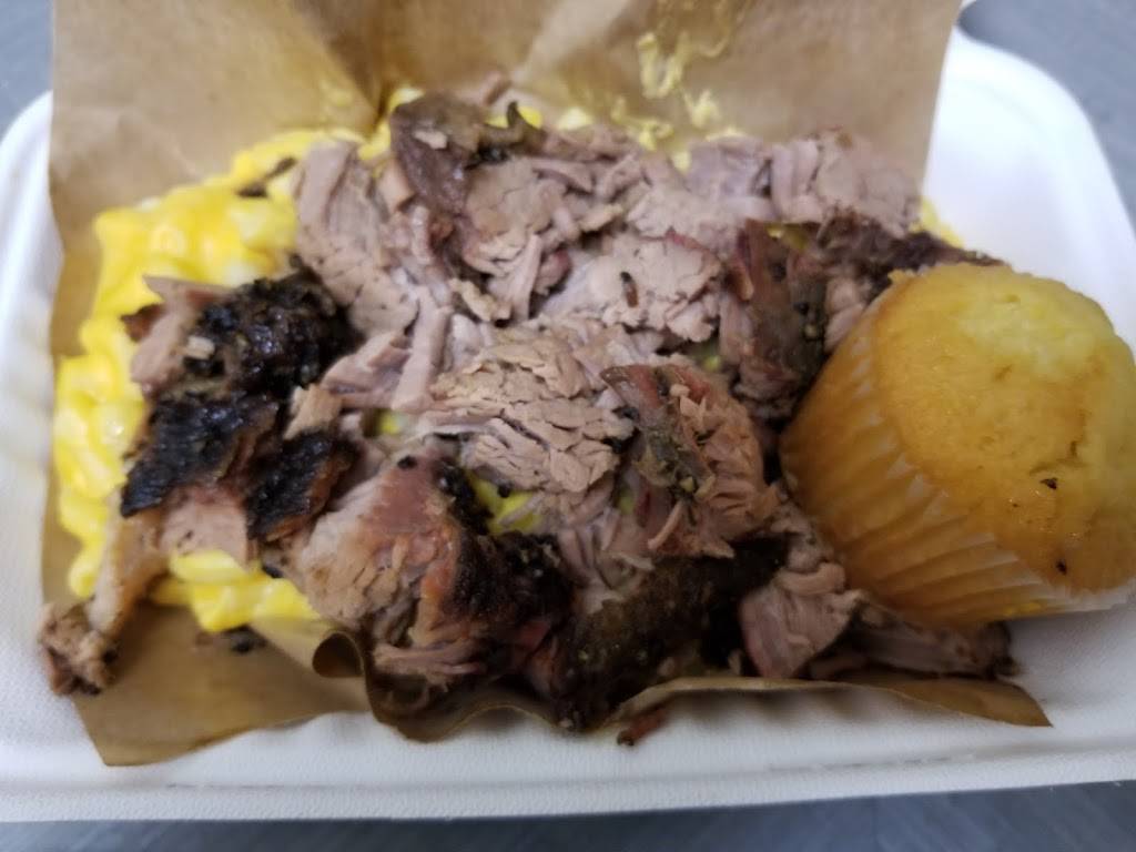 Dickeys Barbecue Pit | restaurant | 206 Danada Square W, Wheaton, IL 60189, USA | 6305909518 OR +1 630-590-9518