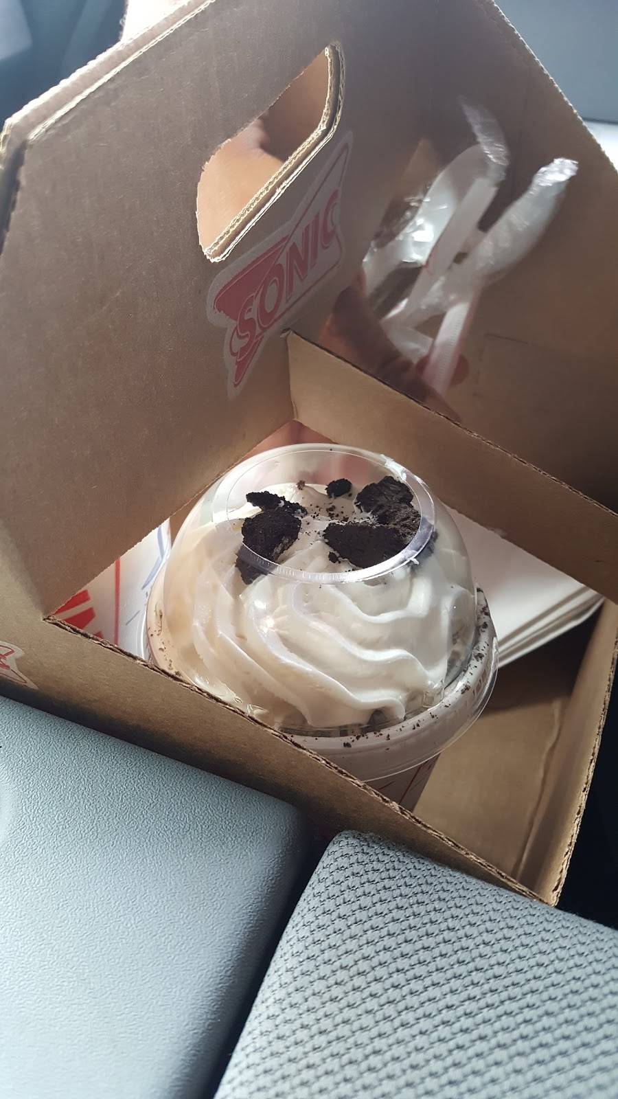 Sonic Drive-In | restaurant | 1598 N Main St, Crossville, TN 38555, USA | 9314847545 OR +1 931-484-7545