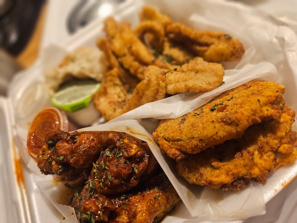 Hot Rooster Wings & Things | restaurant | 6755 E Shelby Dr, Memphis, TN 38141, USA | 9015093140 OR +1 901-509-3140