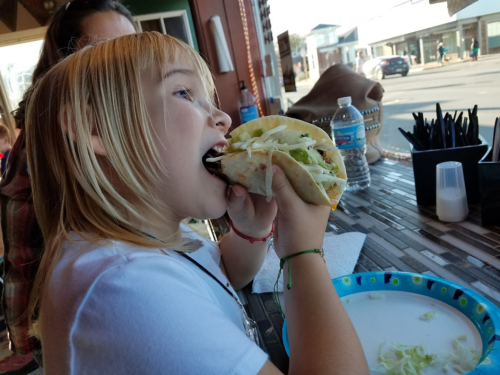 Georges Mexican Tacos | restaurant | 801 Broad Ripple Ave, Indianapolis, IN 46220, USA | 3176729816 OR +1 317-672-9816