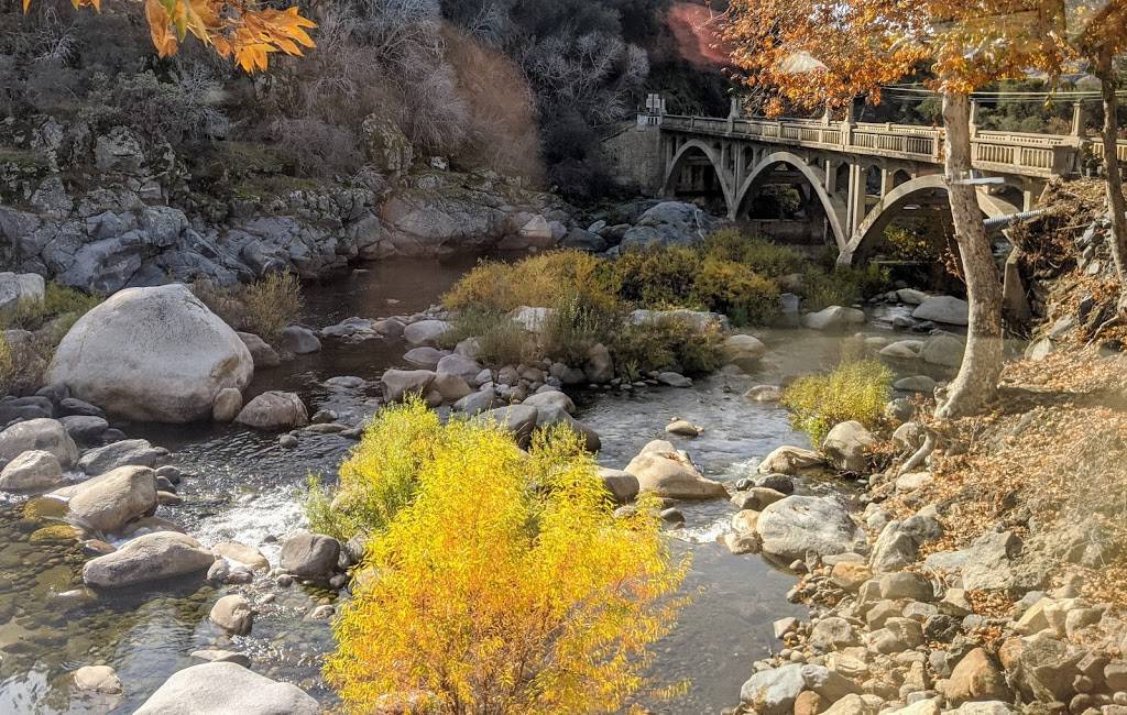 The Gateway Restaurant & Lodge | restaurant | 45978 Sierra Dr, Three Rivers, CA 93271, USA | 5595614133 OR +1 559-561-4133