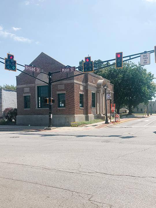 The Bankquet | restaurant | 101 E Main St, Griffith, IN 46319, USA | 2193132051 OR +1 219-313-2051